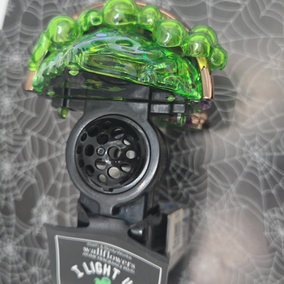 NEW B&BW Bubble Bubble Toil & Trouble Wallflower Plug nightlight goblet ghosts - Picture 8 of 8